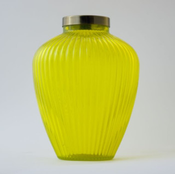 گلدان زرد